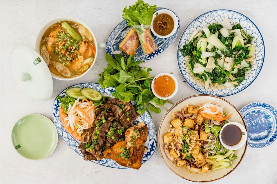 Vietnamese foods at Anh and Chi restaurant